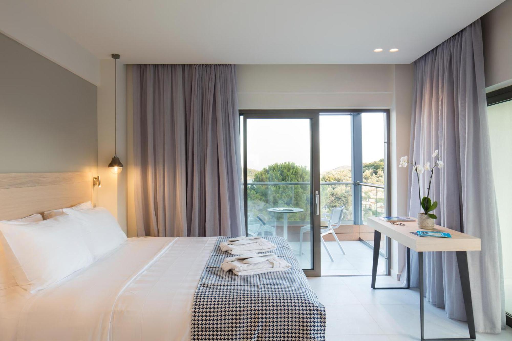 Amira Aparthotel Skiathos Town Exterior photo
